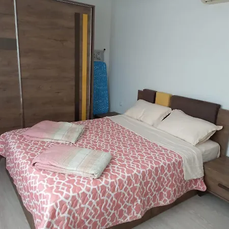 Naval Park Apartment *